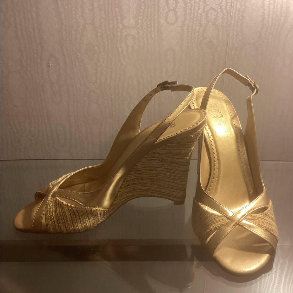 Elegant Gold Wedge Sandals